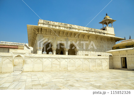 インドにあるアグラ城のとても美しい風景 115852326