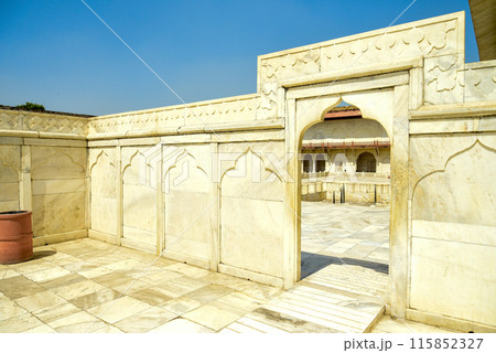 インドにあるアグラ城のとても美しい風景 インドにあるアグラ城のとても美しい風景 115852327