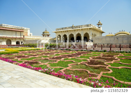 インドにあるアグラ城のとても美しい風景 115852329