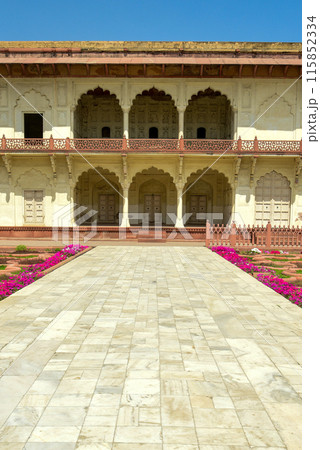インドにあるアグラ城のとても美しい風景 115852334