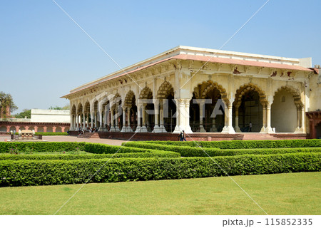 インドにあるアグラ城のとても美しい風景 115852335