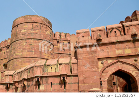 インドにあるアグラ城のとても美しい風景 115852357