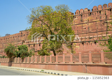インドにあるアグラ城のとても美しい風景 115852363