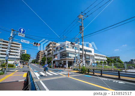 日本の川崎都市景観 東急電鉄 「梶が谷駅」前の「梶ケ谷駅前」交差点などを望む 日本の川崎都市景観 東急電鉄 「梶が谷駅」前の「梶ケ谷駅前」交差点などを望む 115852517