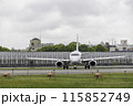 雨の大阪空港・伊丹空港の風景・タキシングする旅客機・飛行機・J-AIRエンブライエル190 115852749