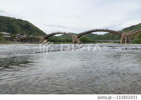 錦帯橋と岩国城 115852831