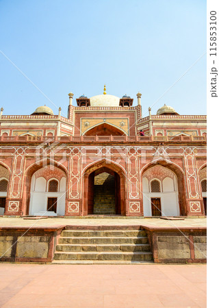 インドのデリーにあるフマユーン廟のとても美しい風景 インドのデリーにあるフマユーン廟のとても美しい風景 115853100
