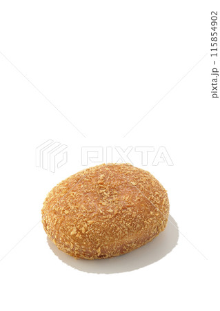 カレーパンを白背景で撮影 115854902