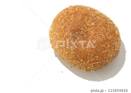 カレーパンを白背景で撮影 115854916