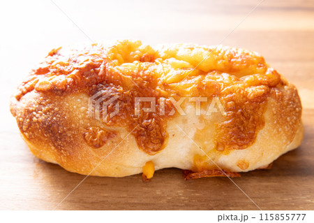 おいしいチーズフランスパン 115855777