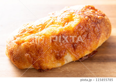 おいしいチーズフランスパン 115855785