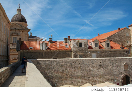 Cupola of the Dubrovnik cathedral, seen from the city wall 115856712