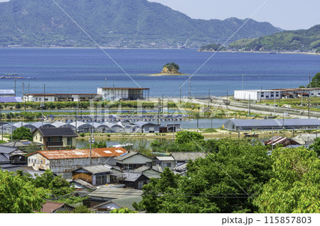伯方島　大角豆島（ささげしま）と養殖池　愛媛県今治市 115857803