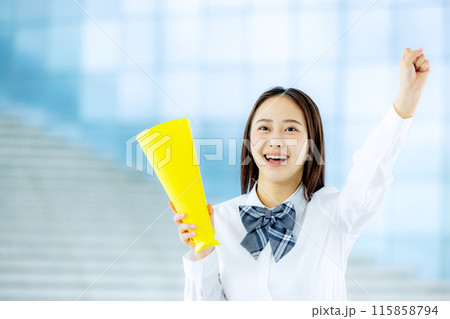 応援する女子高生 115858794