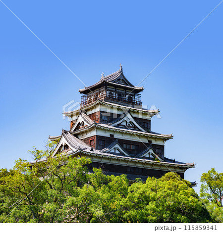 広島城 は 毛利輝元 が 太田川 河口 の デルタ地帯 に築いた 平城 【 広島市 の 風景 】 115859341