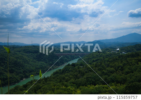 岐阜県中津川市の苗木城跡の展望台からの景色 115859757