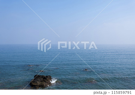 沖縄県、海、青空 115859791