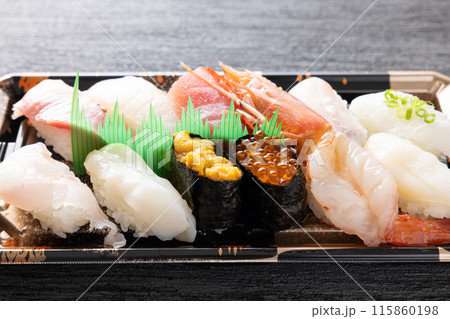 美味しい握り鮨の盛り合わせ 115860198