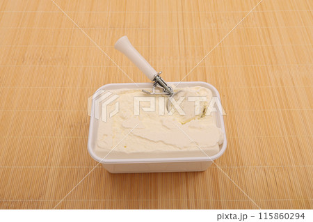 アイスクリームとアイス ディッシャー 115860294