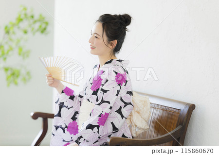 浴衣を着た女性 115860670