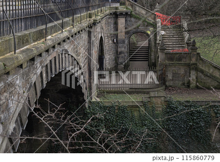 A view of St.Bernards Bridge and the Water of Leith. 115860779