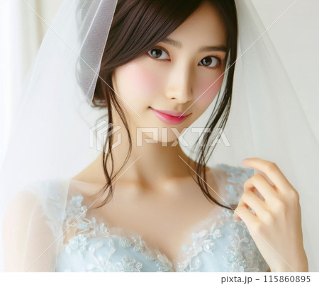 淡いブルーのウェディングドレスを着た新婦 115860895