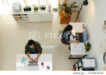 Business People Using Computers To Do Online Work Business People Using Computers To Do Online Work 115863818