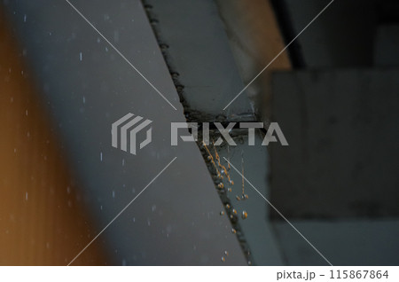 集中豪雨などの激しく降る雨のイメージ 集中豪雨などの激しく降る雨のイメージ 115867864