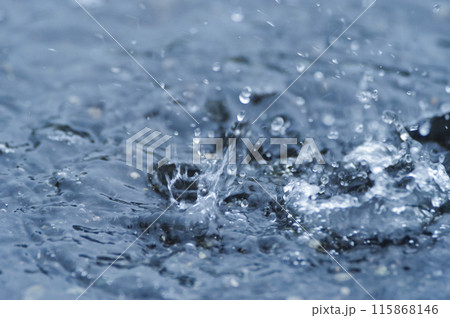集中豪雨などの激しく降る雨のイメージ 集中豪雨などの激しく降る雨のイメージ 115868146