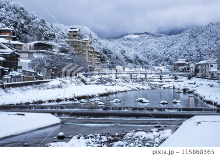 三朝温泉 の雪景色 115868365
