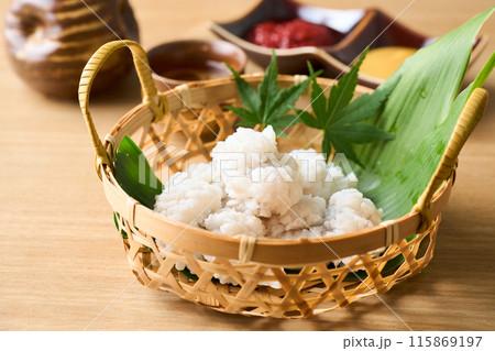 籠に盛った鱧の落とし　 115869197