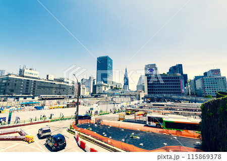 東京再開発 新宿駅西口の解体工事 2024.06  b-4 暖色寒色強調 115869378