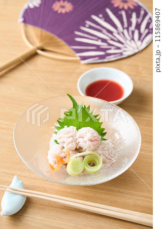 グラスの器に盛り付けた鱧の落とし 115869407