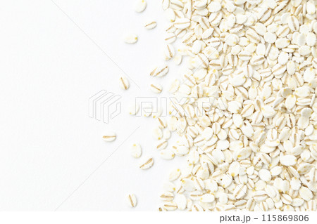 白背景に胚芽押麦 115869806