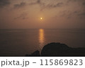 左京鼻に昇る朝日 115869823