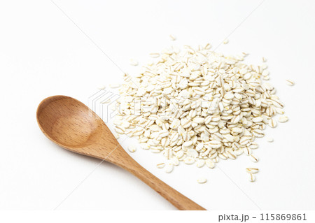 白背景に胚芽押麦 115869861