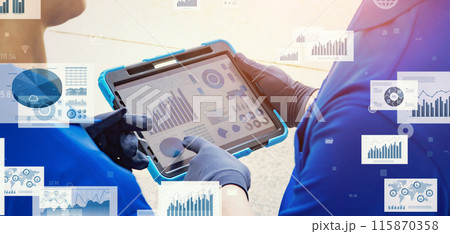 タブレットを使って調査する人々とデジタルデータ 115870358