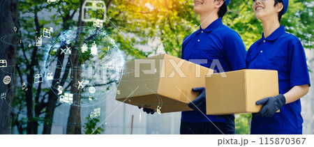荷物を持った作業員と物流テクノロジー 115870367
