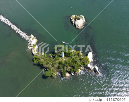 宮城　七ヶ浜　地蔵島灯台（ドローン空撮） 115870695