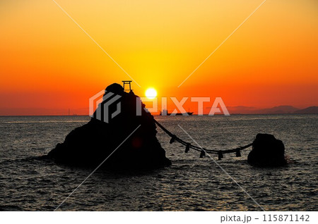 伊勢二見浦 夫婦岩からの日の出 伊勢二見浦 夫婦岩からの日の出 115871142