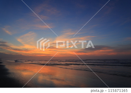 美しい朝焼け 115871165