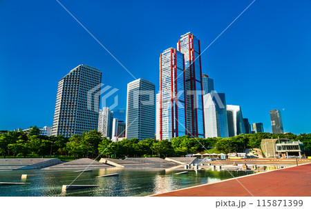 Architecture of Yeouido district in Seoul, South Korea 115871399