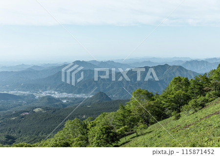 赤薙山の稜線を歩く 赤薙山の稜線を歩く 115871452