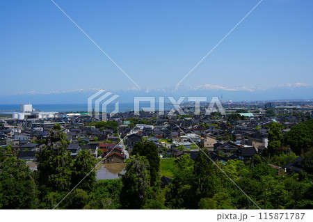 富山県高岡市気多神社からの立山連峰3 富山県高岡市気多神社からの立山連峰3 115871787