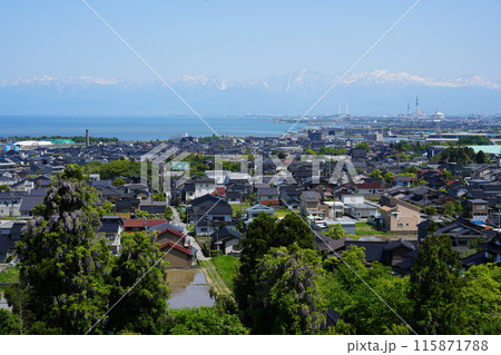 富山県高岡市気多神社からの立山連峰4 115871788