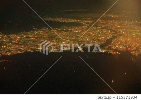 空から見た街の夜景 空から見た街の夜景 115871934