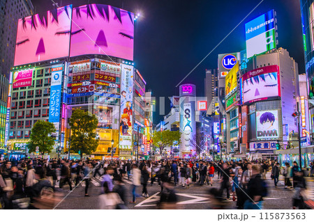 日本の東京都市景観 インバウンド“大爆発”…外国人観光客で埋め尽くされる渋谷…＝6日、21時35分 115873563