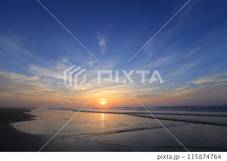 海と日の出の風景 海と日の出の風景 115874764