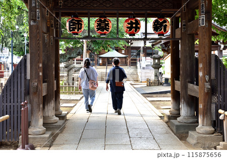 新井薬師山門にぶら下がる提灯 新井薬師山門にぶら下がる提灯 115875656