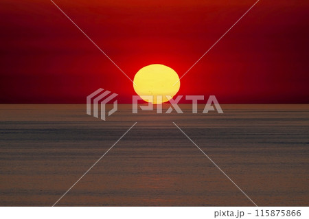 屏風岩展望台から六月に見た日本海に沈むダルマ夕日の情景 屏風岩展望台から六月に見た日本海に沈むダルマ夕日の情景 115875866